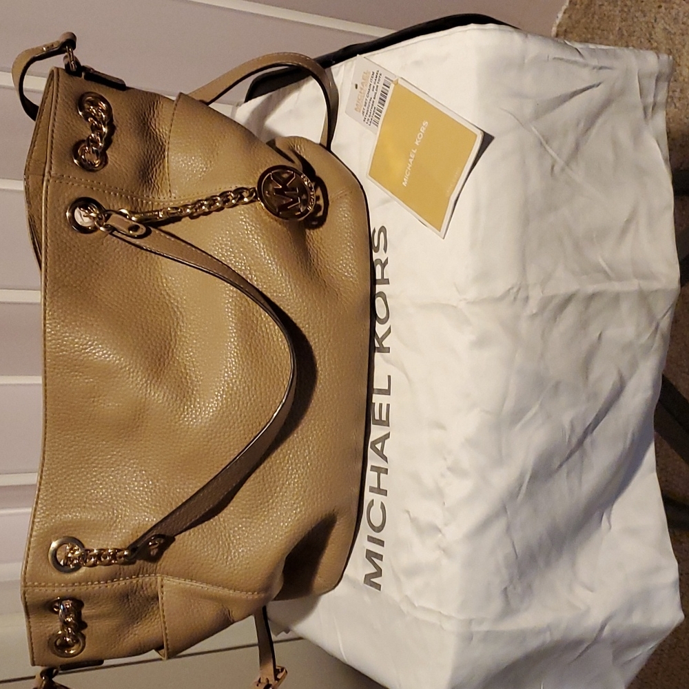 Michael Kors Jet Set Chain Gather Shoulder Leather Tote
